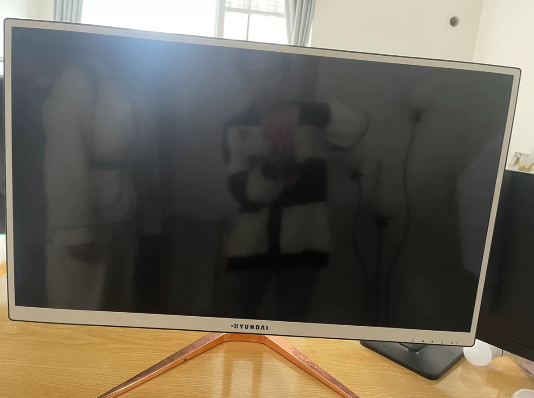 工作室不干了，显示器低价出售，产品可上门自提 85新